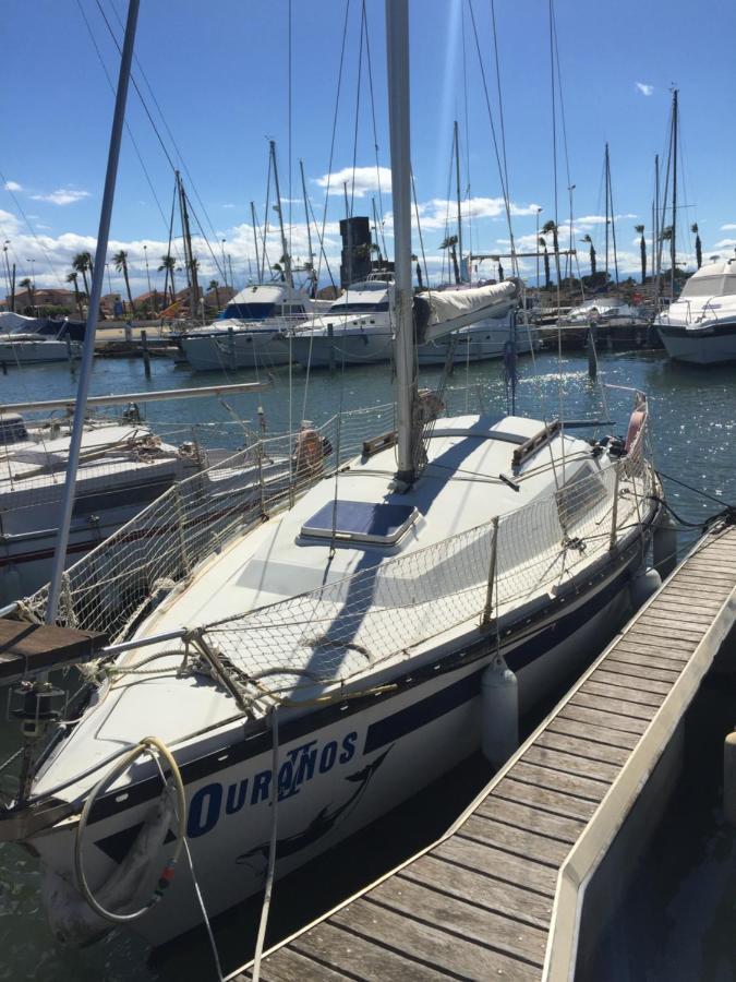 Petit Voilier A Quai Port Barcares